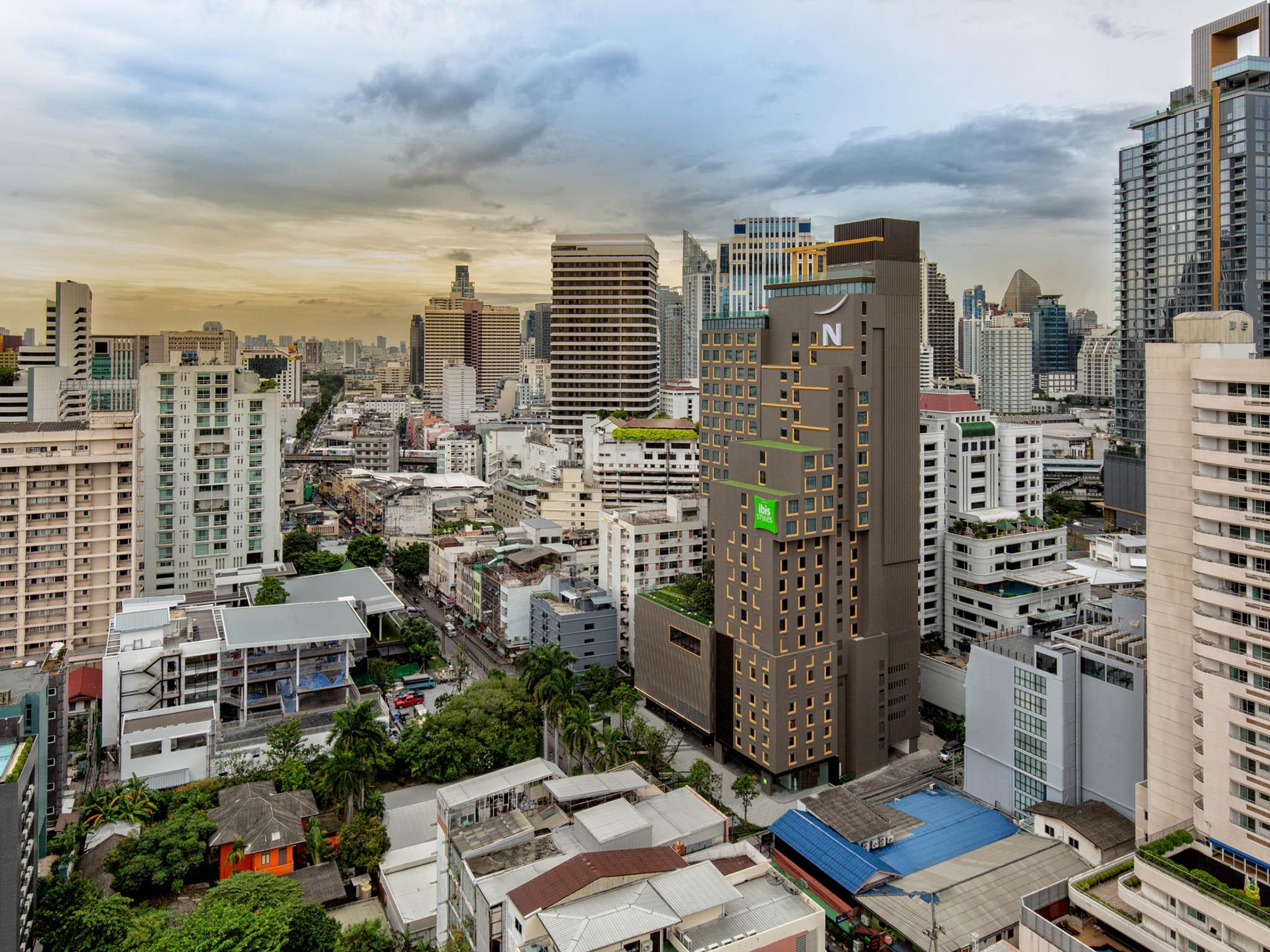 ホテル Ibis Styles Bangkok Sukhumvit 4 エクステリア 写真